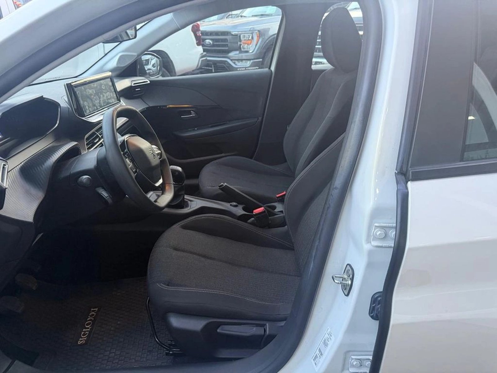 Peugeot 208 Style Puretech 75 2023 - Imagen 8 de 14