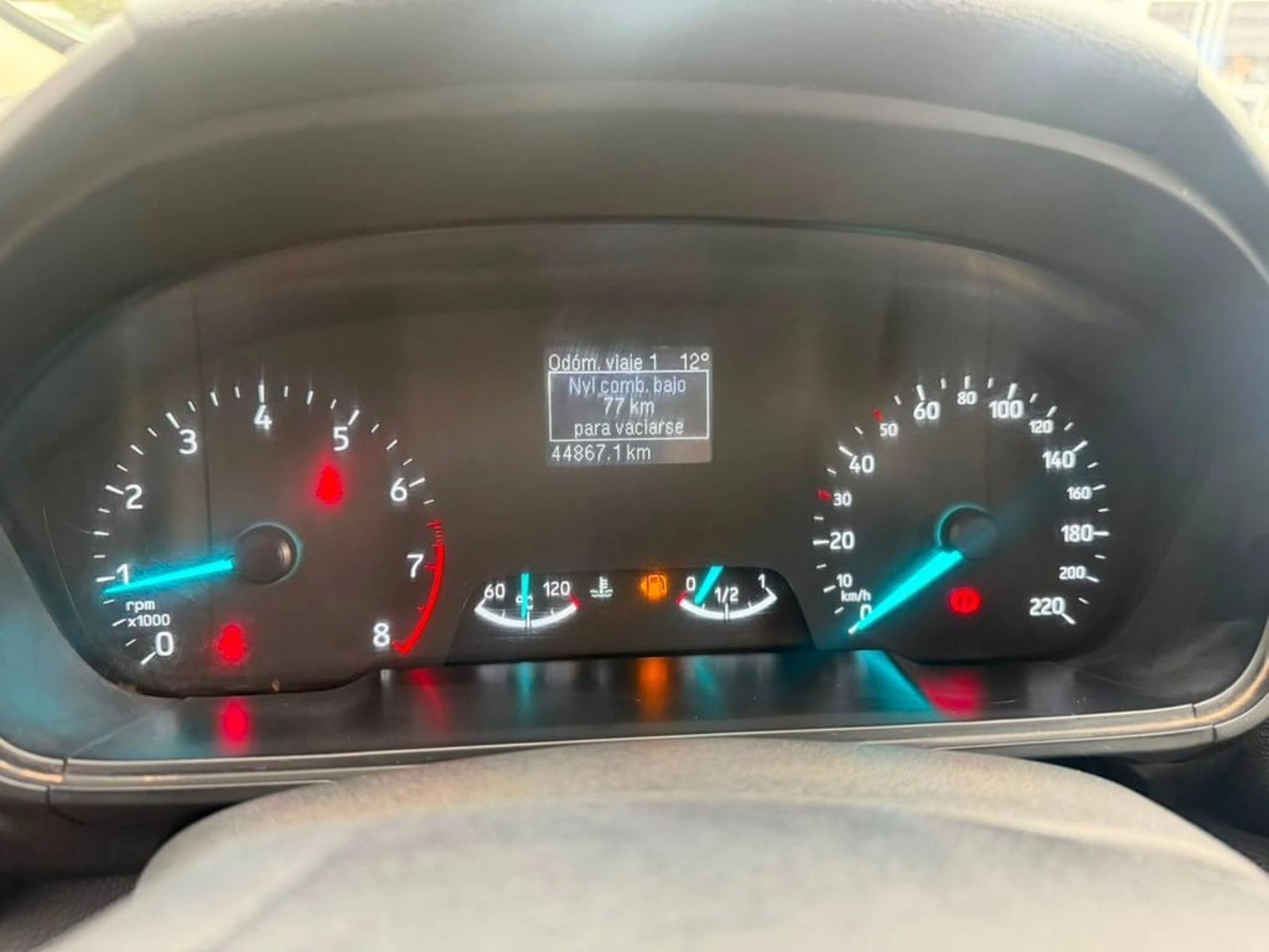 Ford ECOSPORT 1.5 TREND 4X2 MT 5P 2022 - Imagen 8 de 10