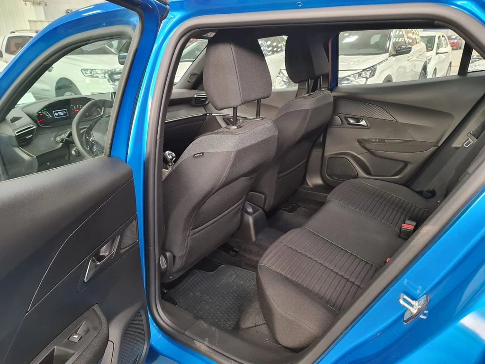 PEUGEOT 2008 MCA Active Puretech 130 2025 - Imagen 11 de 19