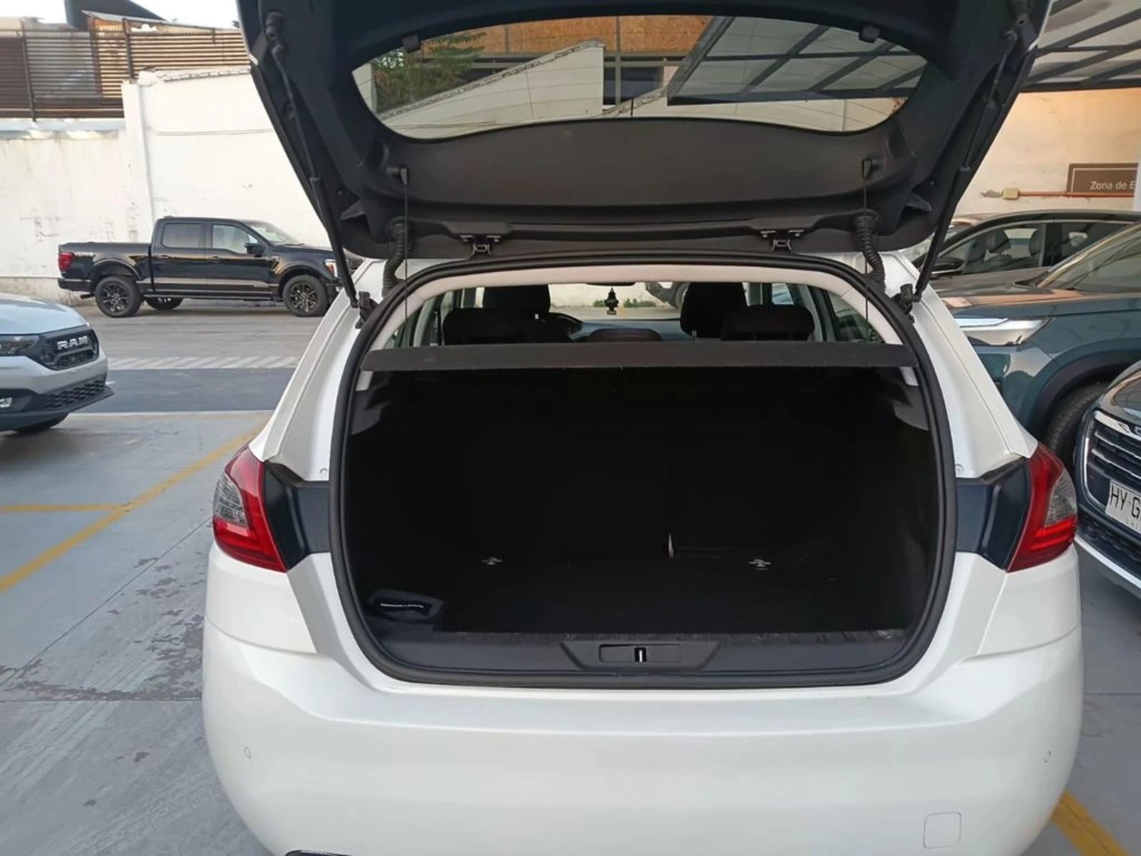 PEUGEOT 308 Allure pack 1.6 BlueHDi 120 HP 2018 - Imagen 7 de 20