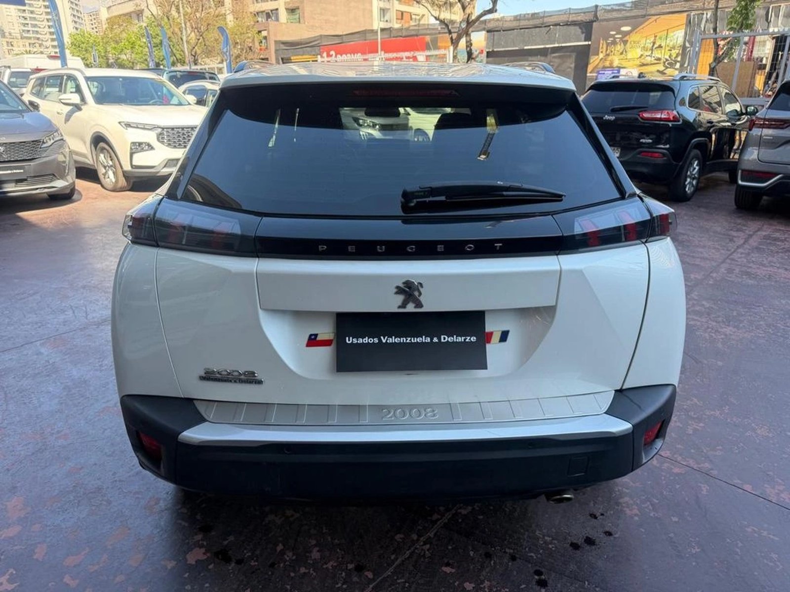 Peugeot 2008 Allure Pack BlueHDi 130 EAT8 2023 - Foto 5 de 11