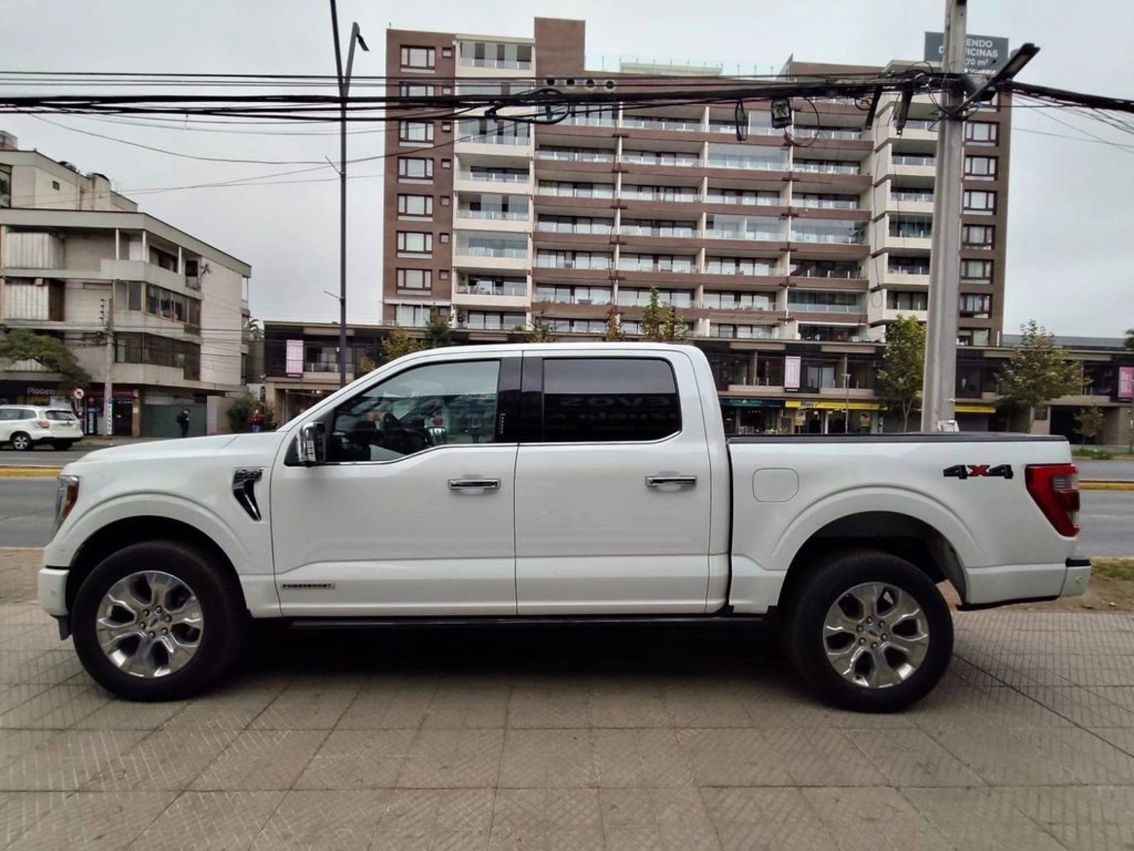 Ford F-150 3.5 PLATINUM HEV HYBRID DOB. CAB. 4X4 AT 4P 2024 - Foto 2 de 13