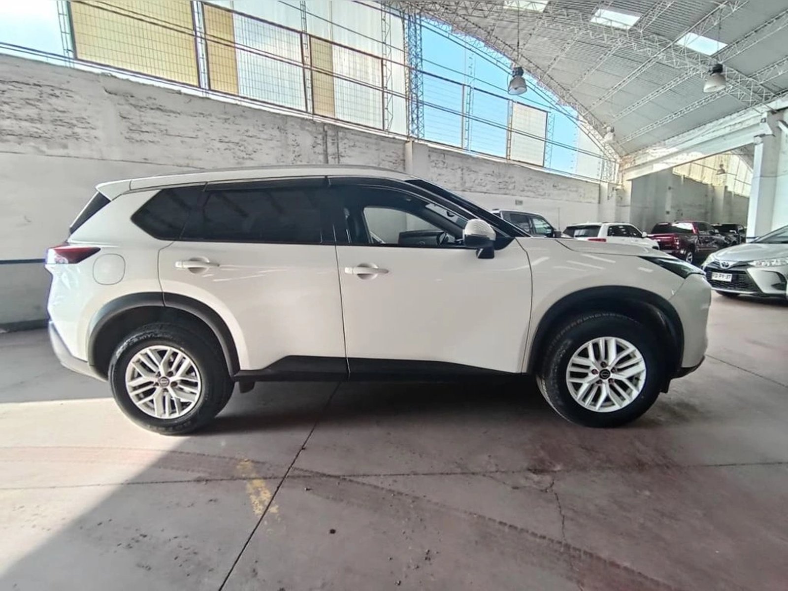 Nissan X-TRAIL 4X2 2.5 AUT 2023 - Foto 4 de 15