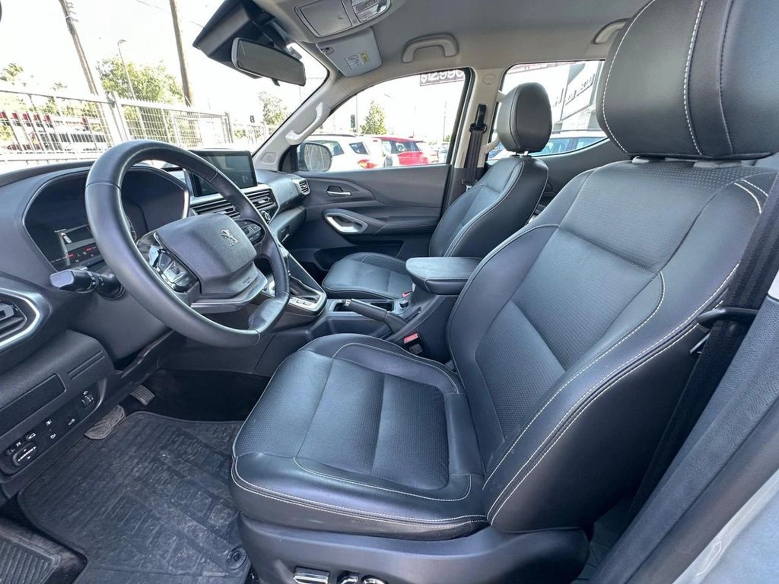PEUGEOT LANDTREK Action4 BlueHDi 180 4x4 AT 2024 - Imagen 10 de 16