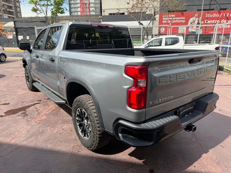 Chevrolet SILVERADO 4X4 6.2 AUT 2024 - Imagen 6 de 17