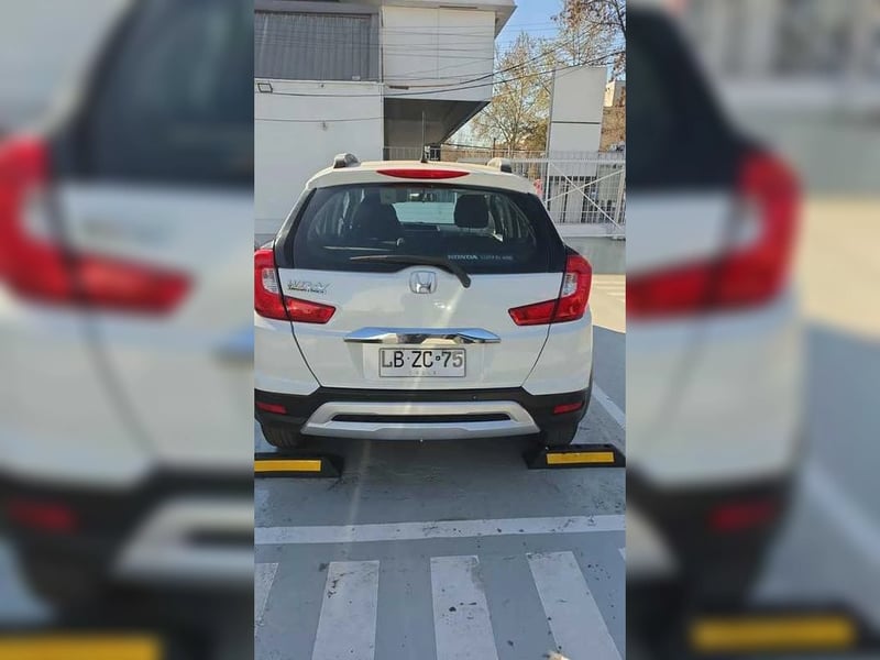 Honda WR-V LX 1.5 Mec. 2019 - Imagen 3 de 5