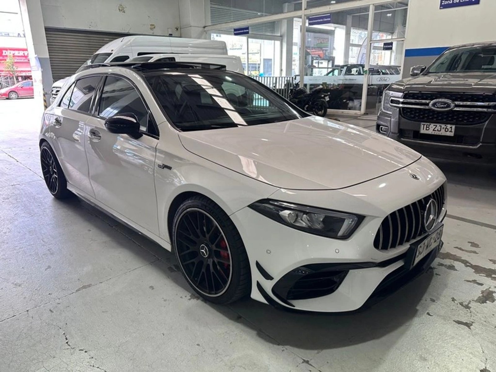 Mercedes-Benz A 35 AMG 4MATC HB 4x4 2.0 AUT 2023 - Imagen 3 de 9