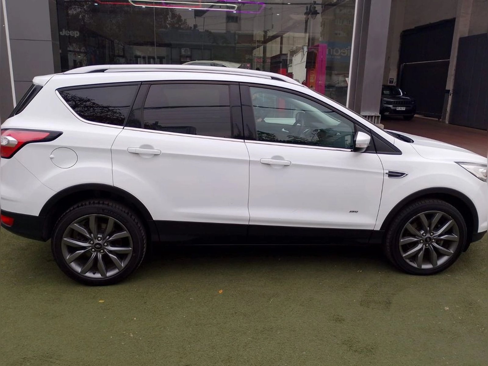 Ford ESCAPE Titanium Diésel AT AWD 2020 - Foto 5 de 18