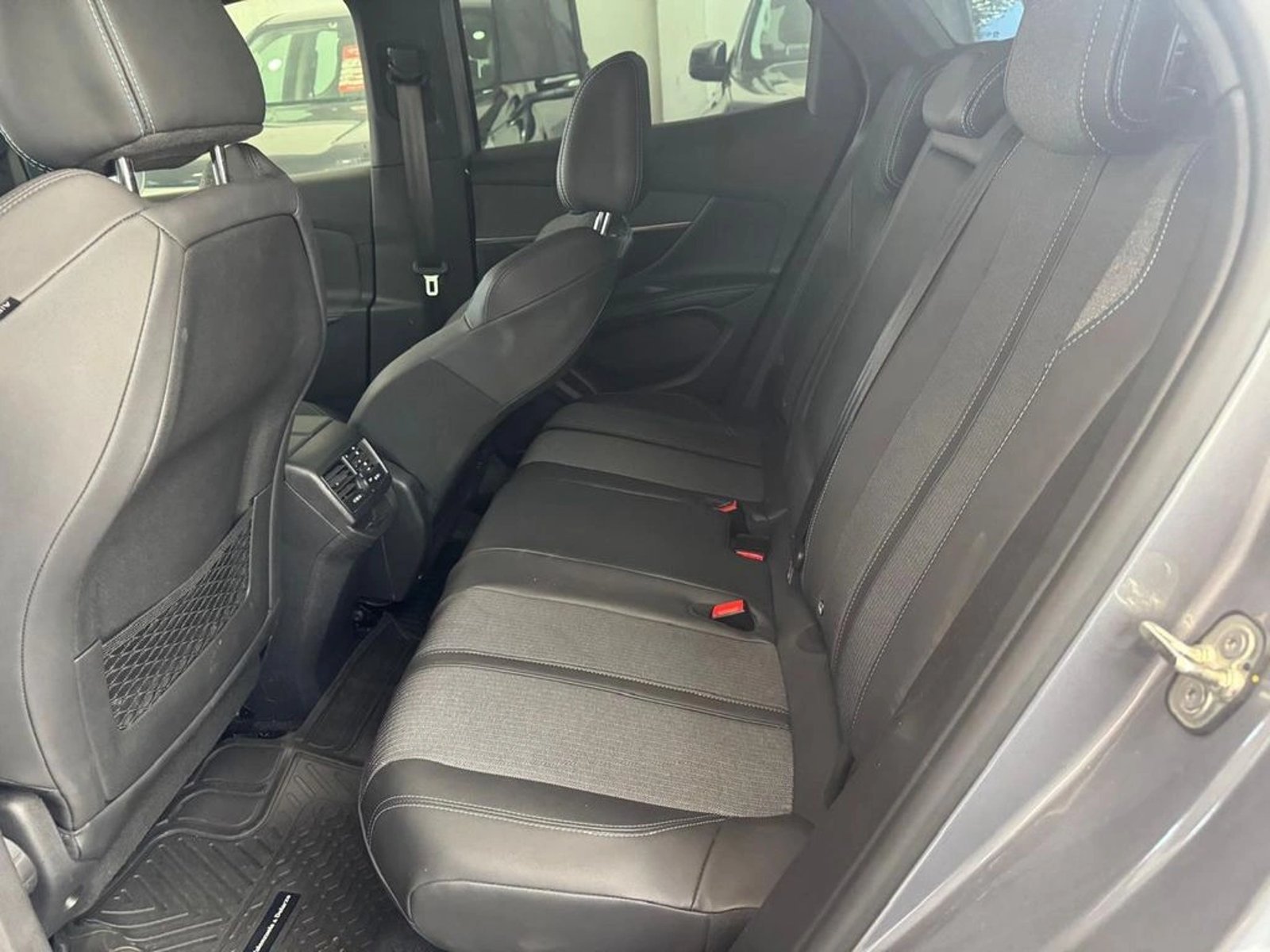 PEUGEOT 3008 Allure Pack THP 165 EAT6 2024 - Imagen 13 de 18