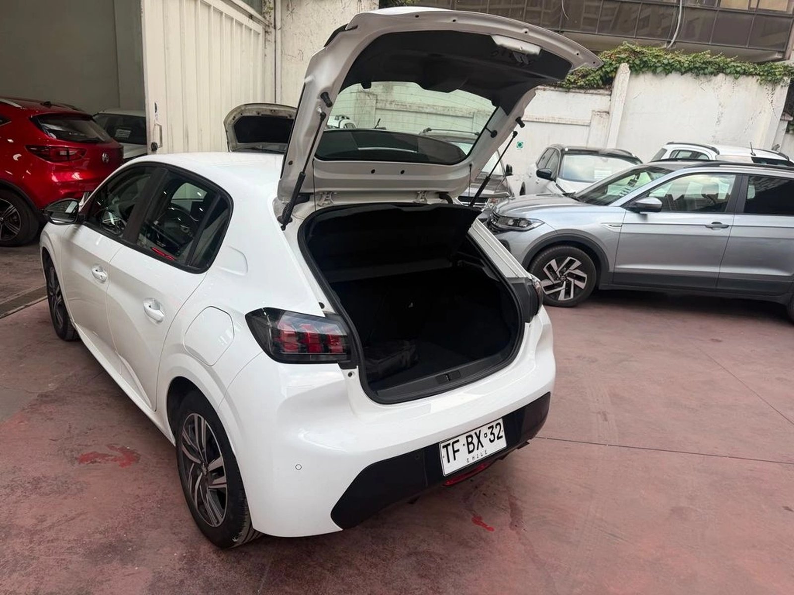 Peugeot 208 Active Pack Puretech 75 e6.4 2024 - Imagen 6 de 12