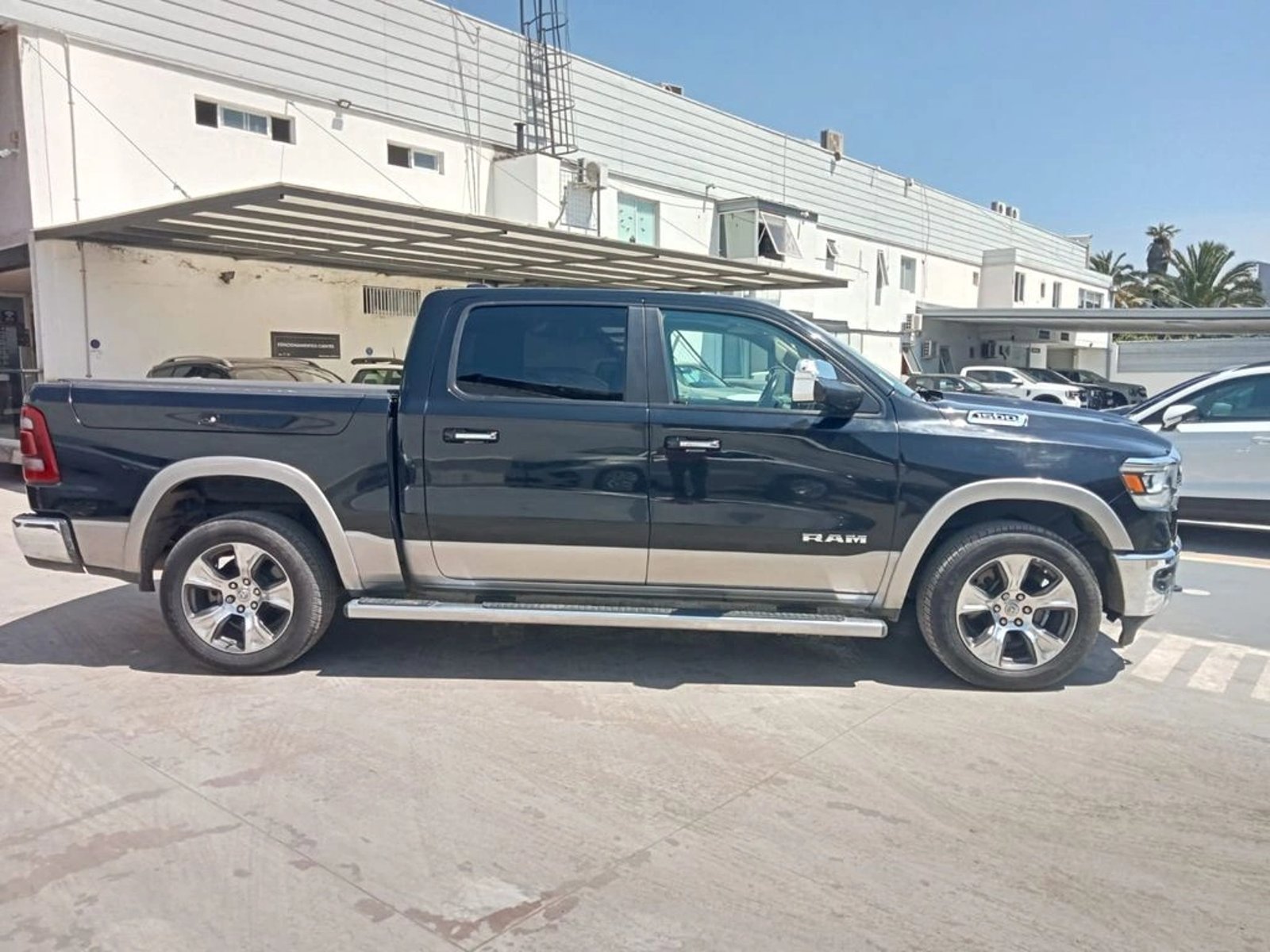 RAM 1500 Laramie 2020 - Foto 4 de 18