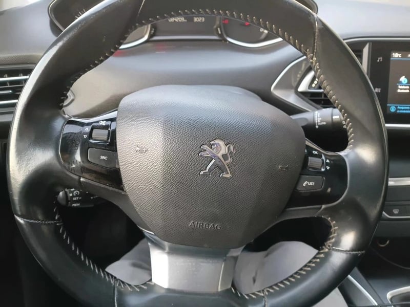 Peugeot 308 Allure pack 1.6 BlueHDi 120 HP 2018 - Imagen 12 de 20