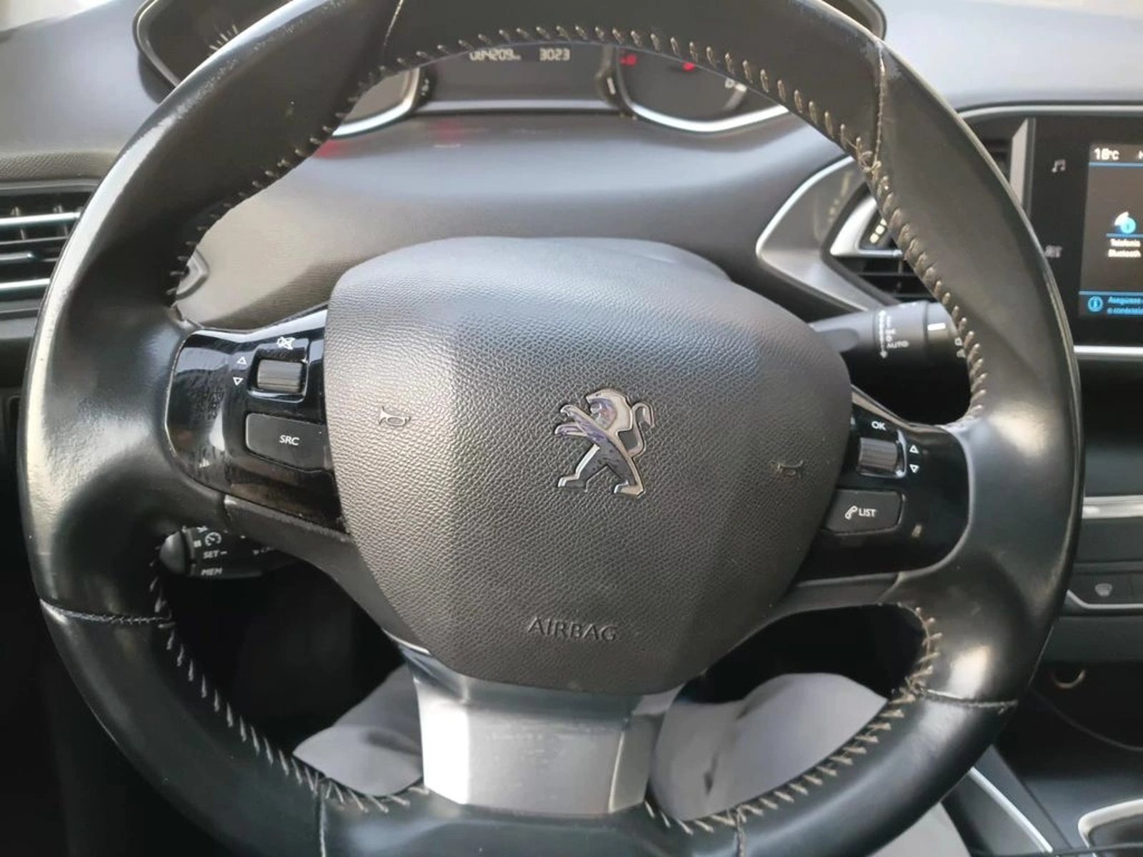 PEUGEOT 308 Allure pack 1.6 BlueHDi 120 HP 2018 - Imagen 12 de 20