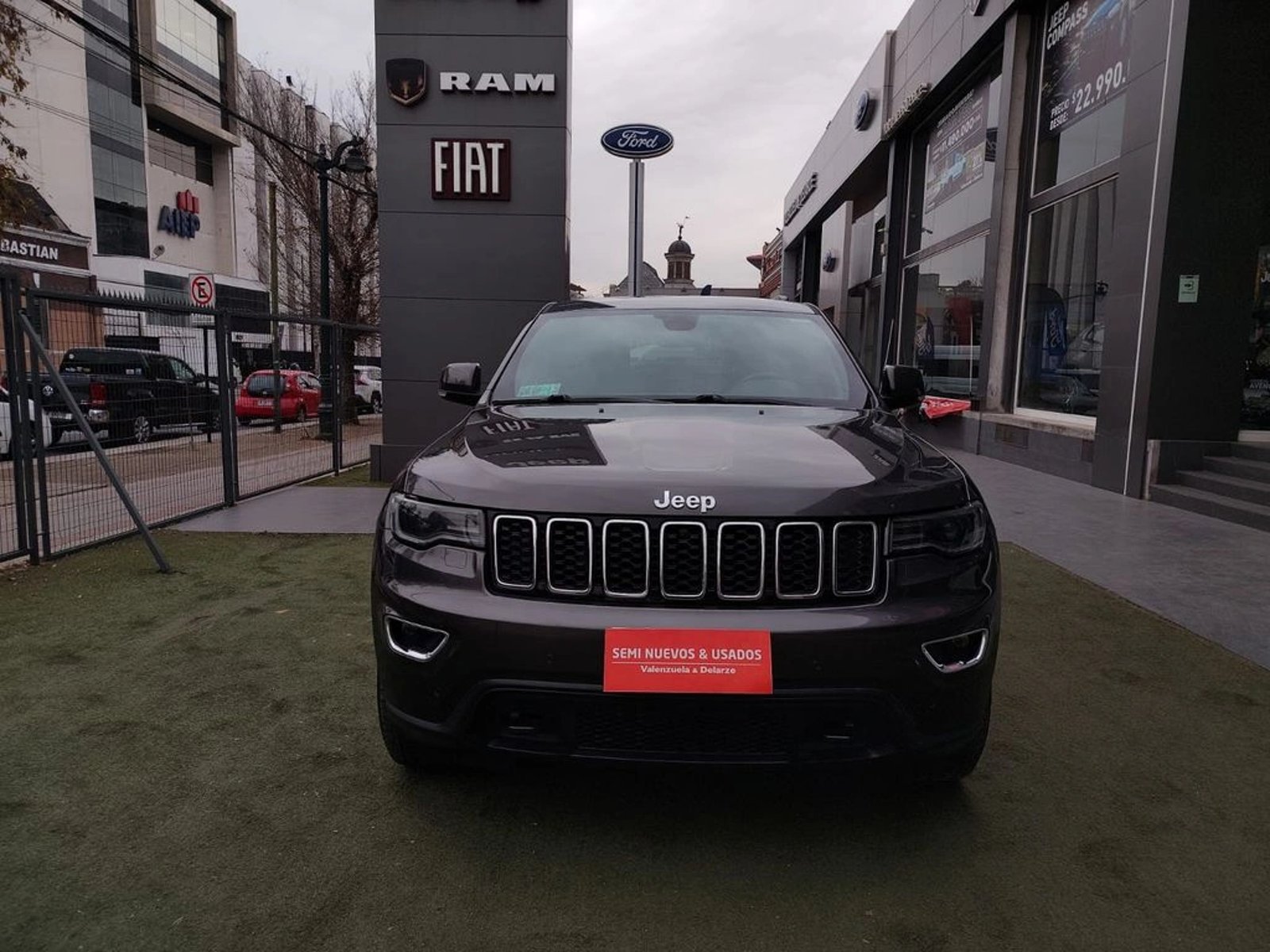 Jeep GRAND CHEROKEE Laredo 4X2 3.6L 2021 - Foto 2 de 14