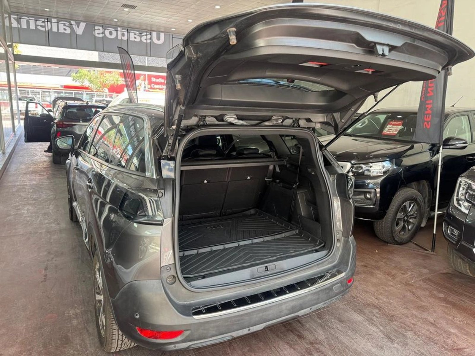 PEUGEOT 5008 Allure 1.6 THP 165HP EAT6 2024 - Imagen 7 de 17