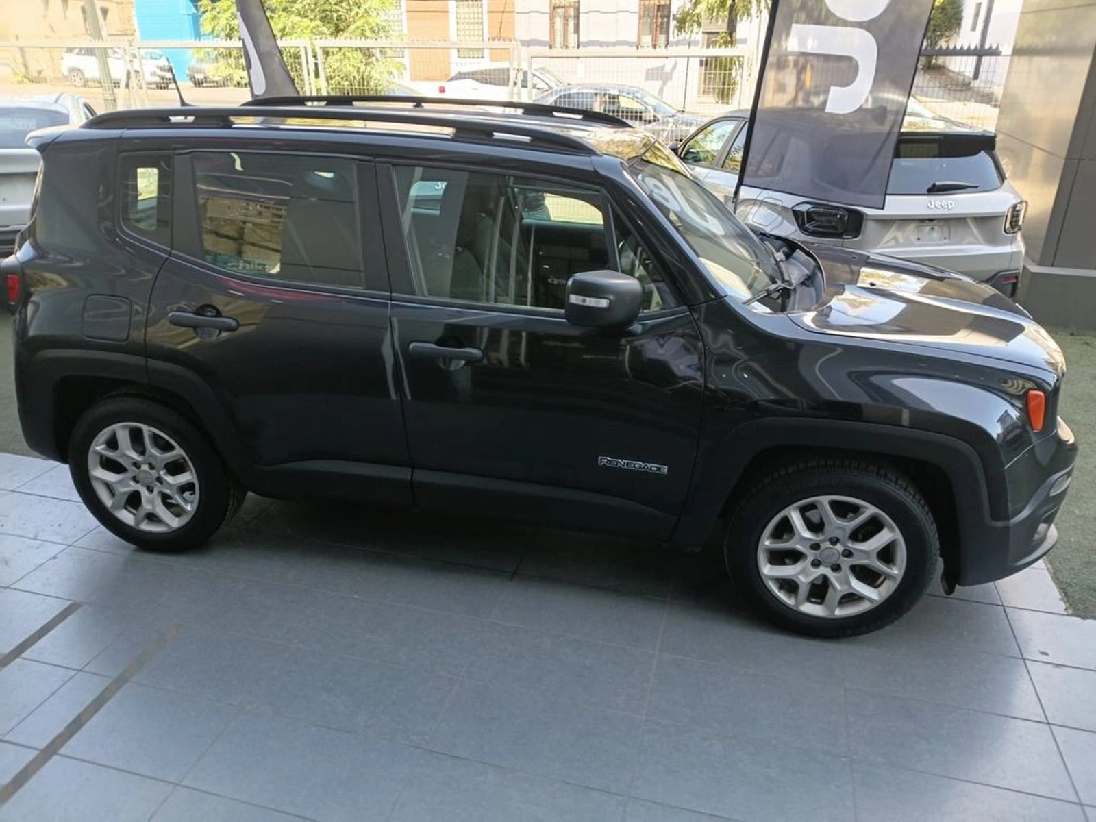 Jeep RENEGADE LX SPORT 1.7 2018 - Foto 5 de 17