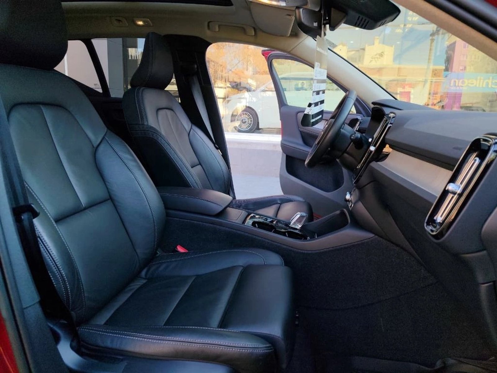 Volvo XC40 B4 ULTIMATE 2.0 AUT 2023 - Imagen 17 de 19