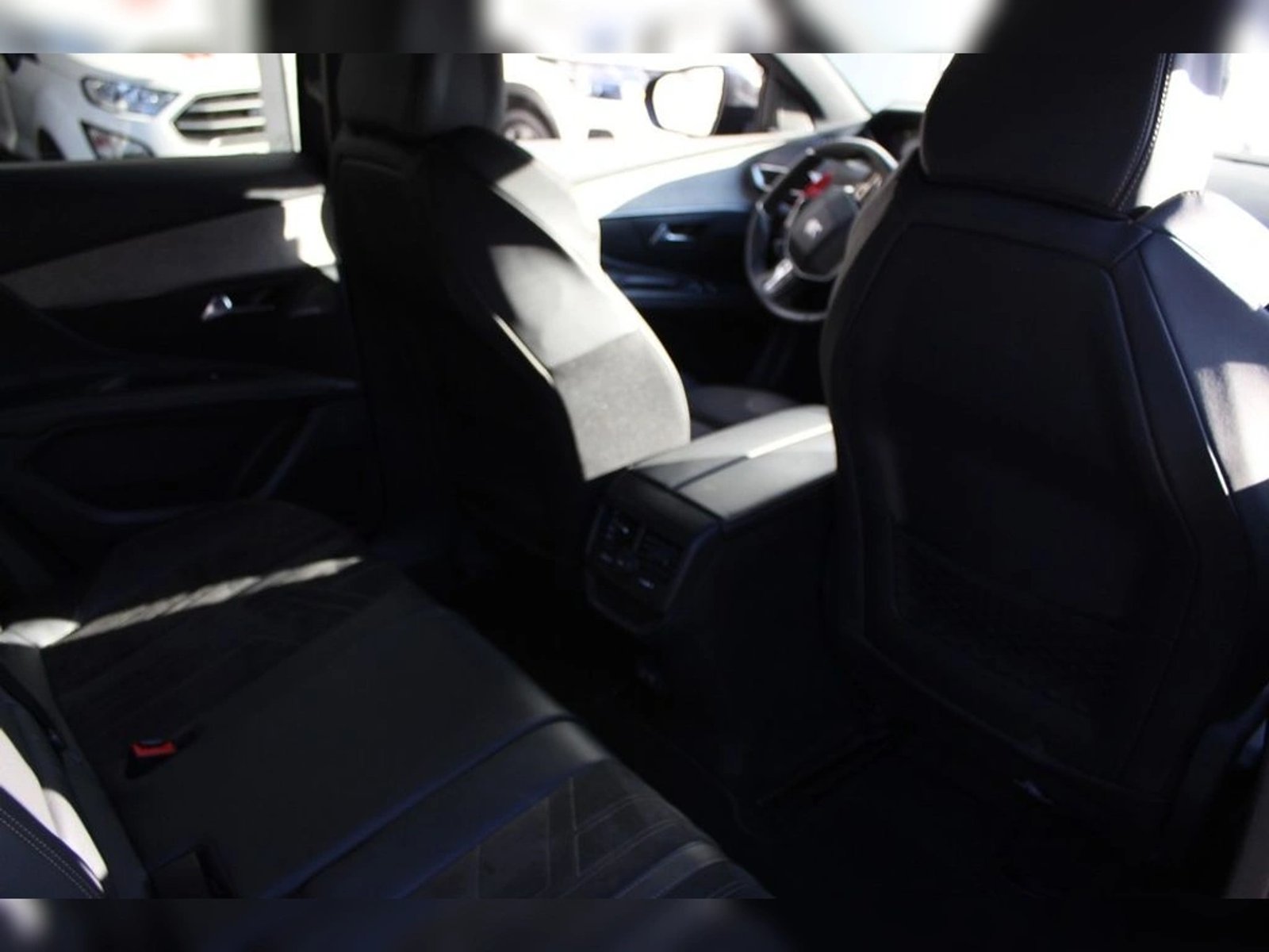 Peugeot 3008 GT Puretech 180 EAT8 2024 - Foto 4 de 10