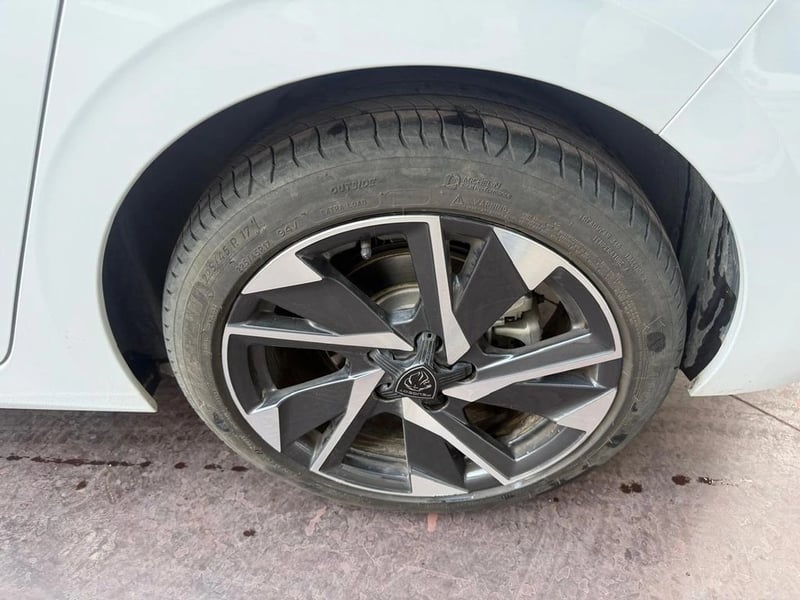 Peugeot 308 Allure Pack BlueHDi 130 EAT8 2025 - Imagen 8 de 14