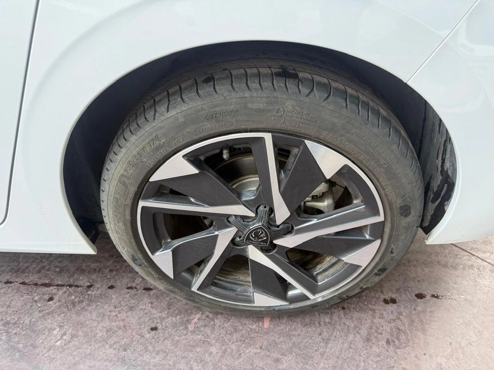 Peugeot 308 Allure Pack BlueHDi 130 EAT8 2025 - Imagen 8 de 14