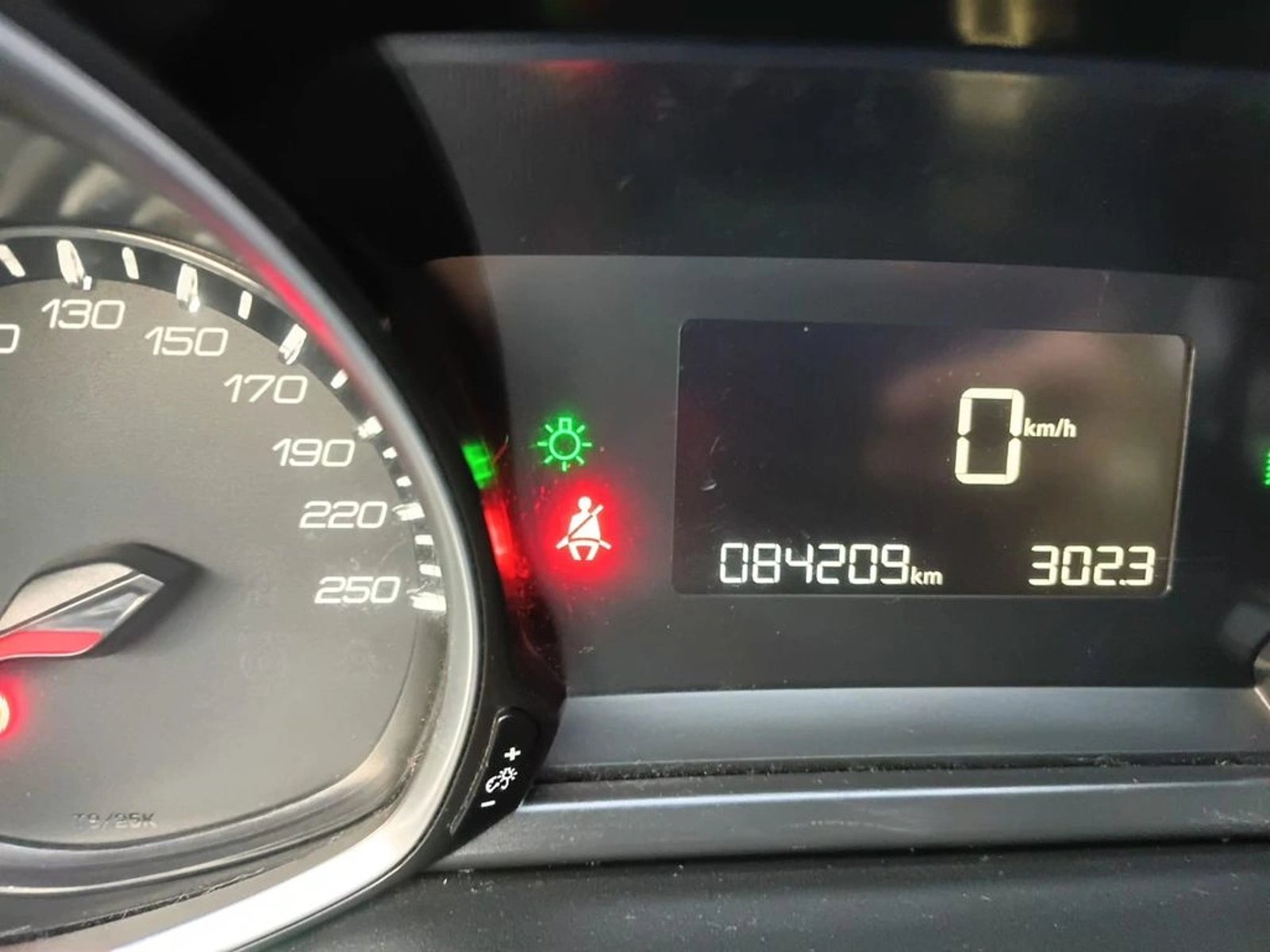 PEUGEOT 308 Allure pack 1.6 BlueHDi 120 HP 2018 - Imagen 15 de 20