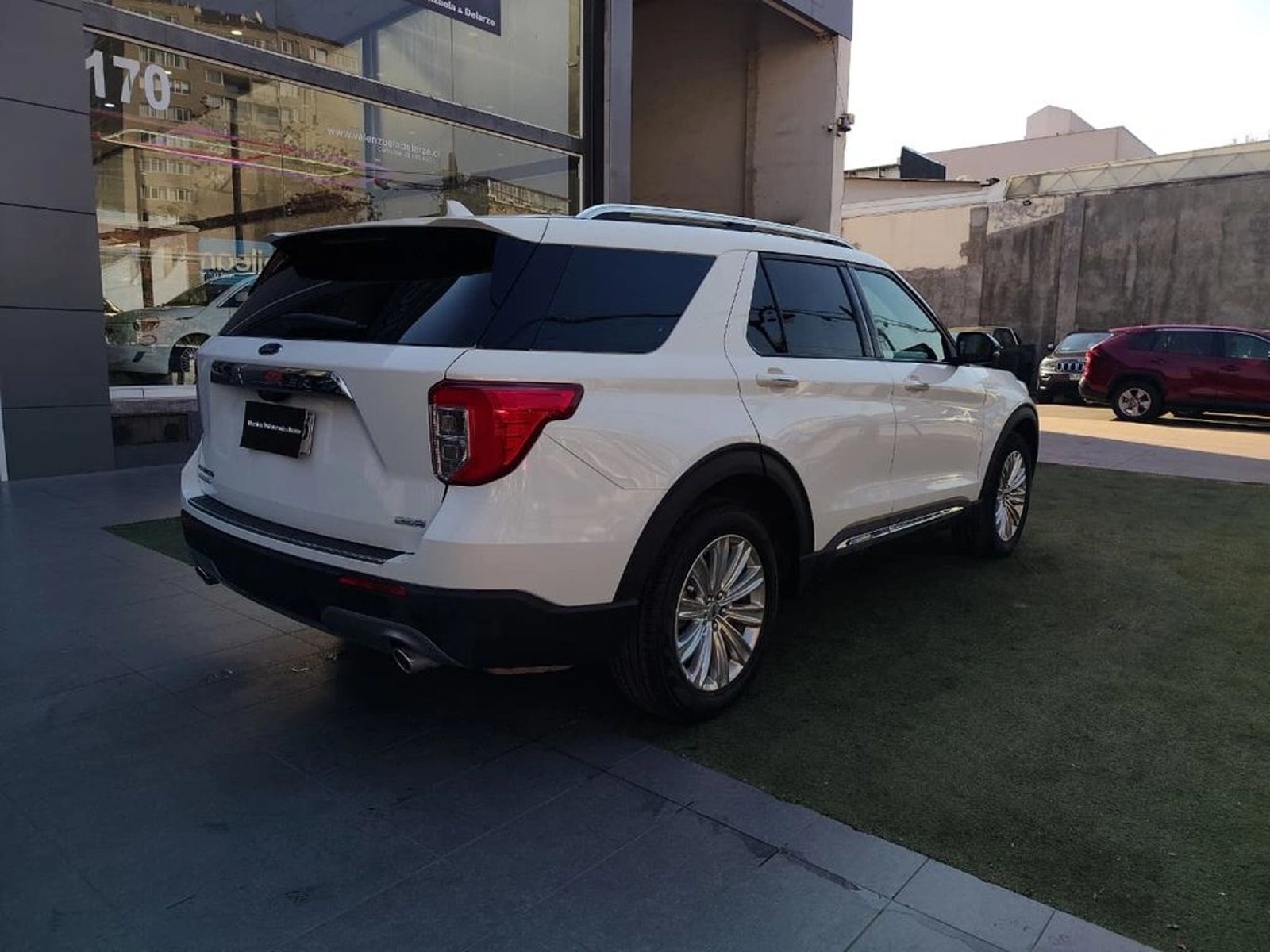 Ford EXPLORER 2.3 ECOBOOST LIMITED 4X4 AT 5P 2023 - Foto 4 de 18