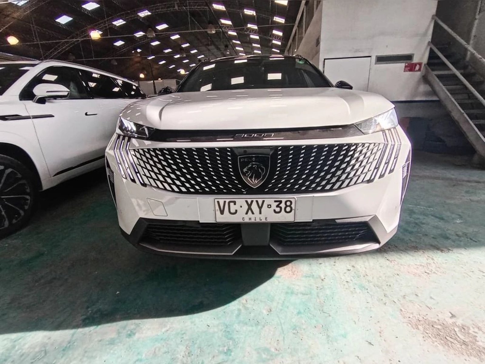Peugeot 5008 GT MHEV 136 EDCT6 2025 - Foto 2 de 12