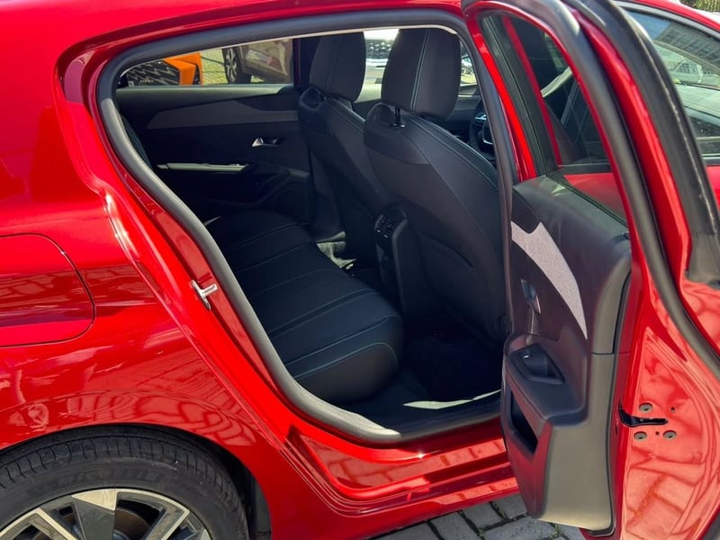 Peugeot 308 Allure Hybrid 136hp AT 2026 - Imagen 17 de 18