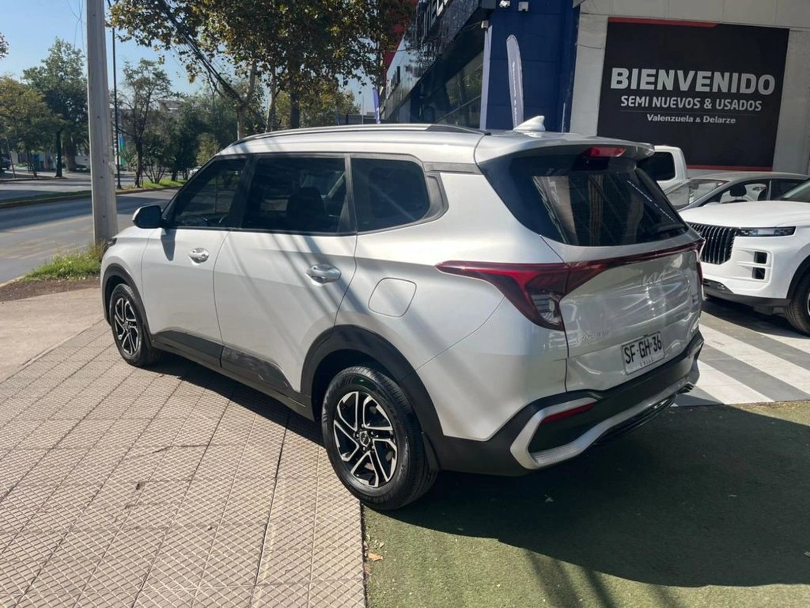 Kia CARENS EX 1.4 AUT 2022 - Foto 4 de 17