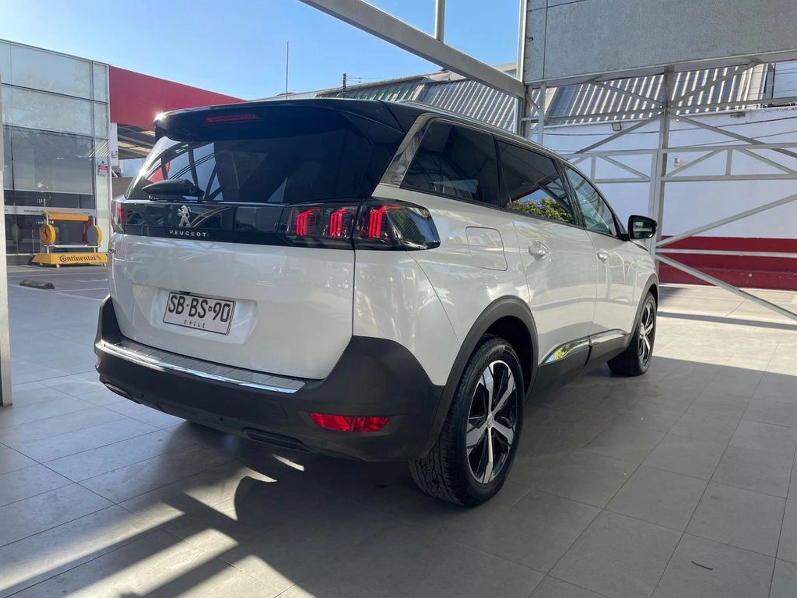 Peugeot 5008 Allure BlueHDi 130 EAT8 2022 - Foto 4 de 14