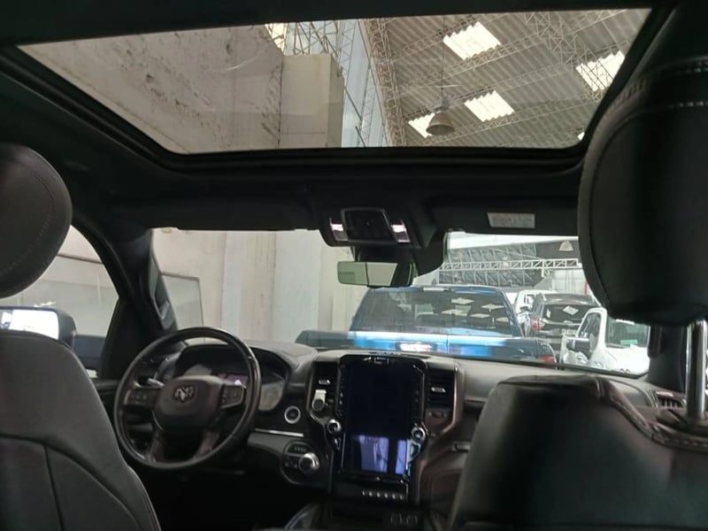 RAM 1500 LIMITED 5.7 AUT 2023 - Imagen 8 de 14