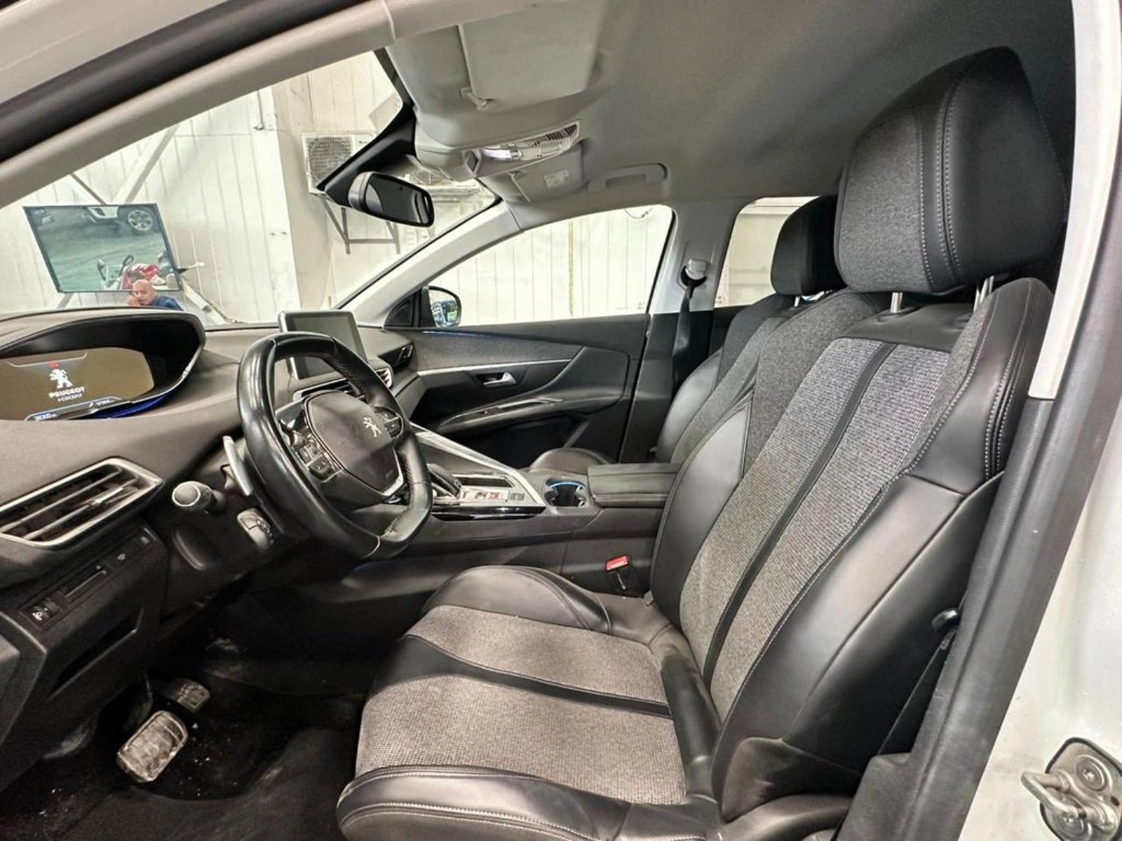 PEUGEOT 3008 Allure 1.6 THP 165HP EAT6 2018 - Imagen 9 de 15
