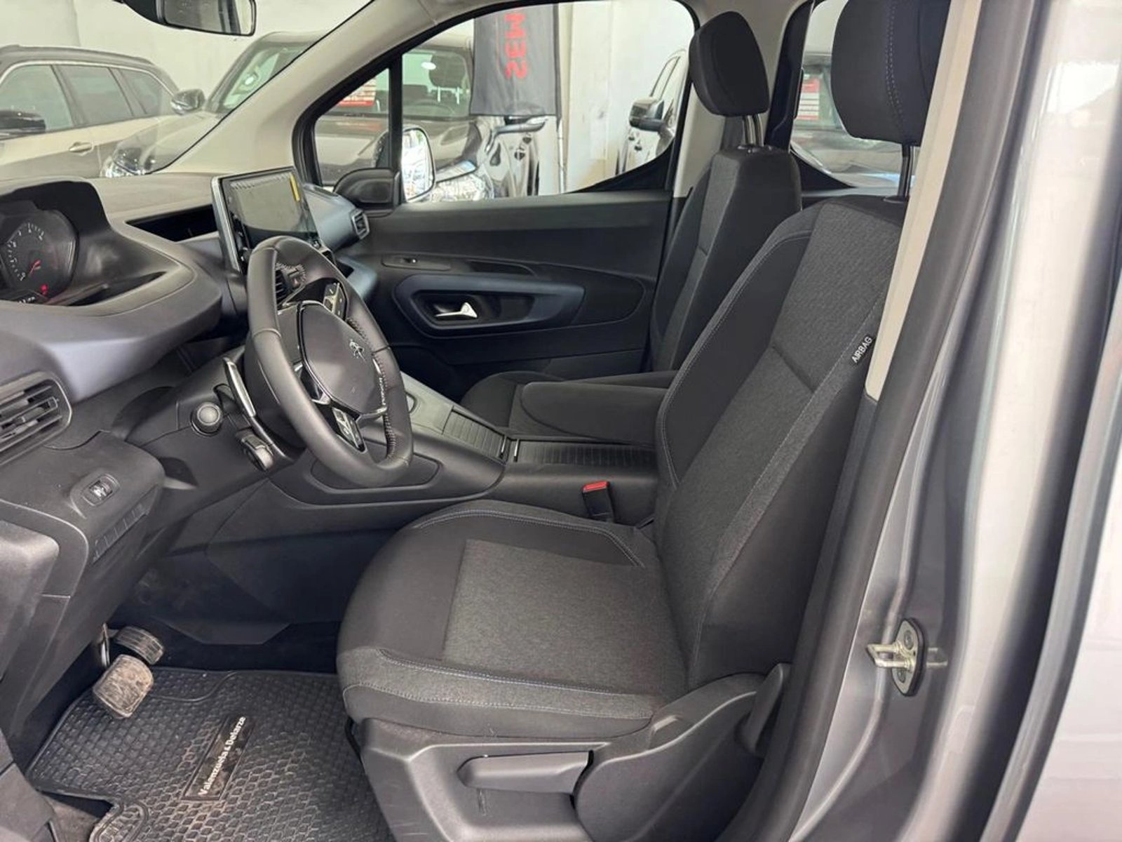 PEUGEOT RIFTER Allure 2025 - Imagen 10 de 19