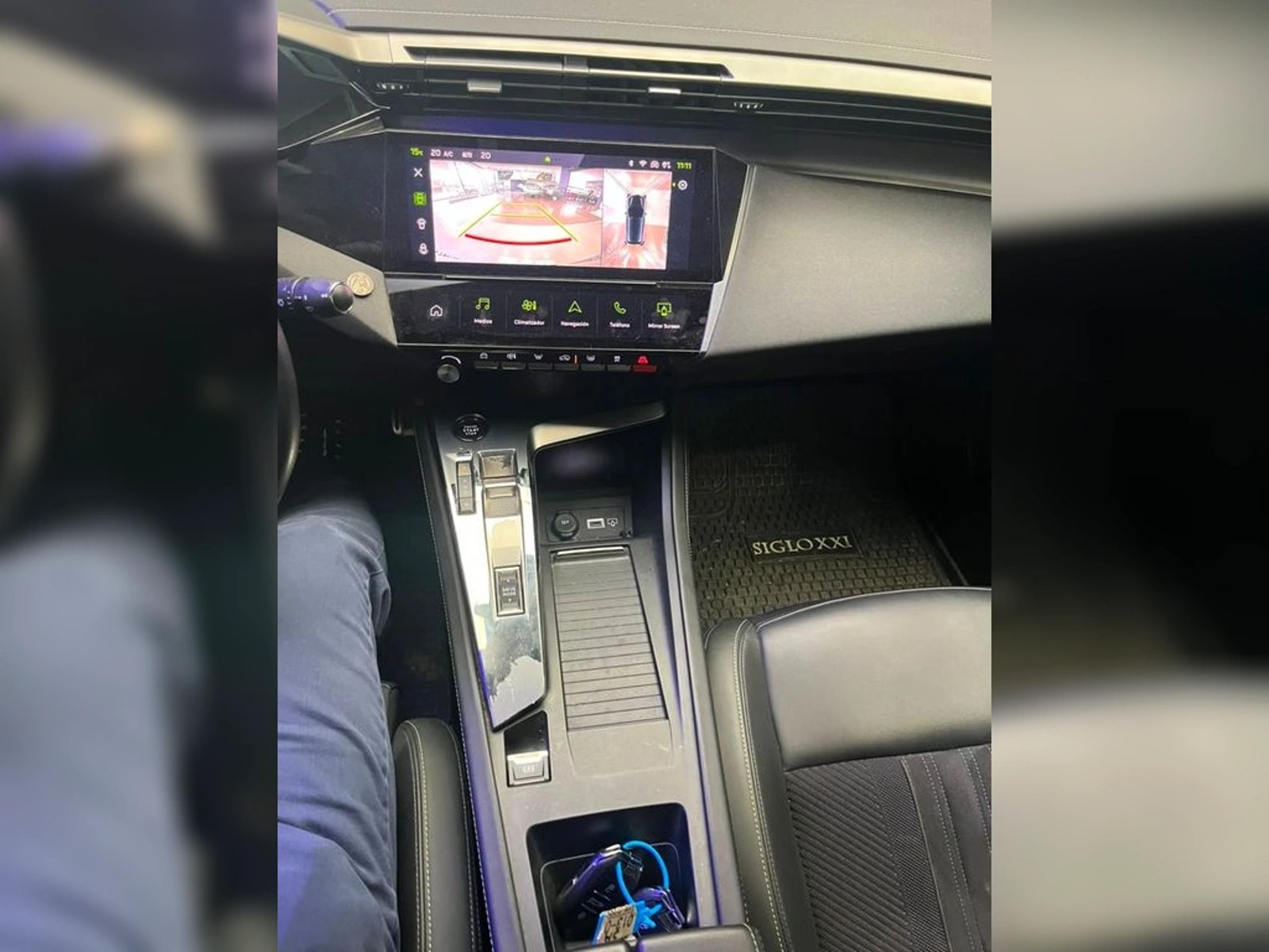 Peugeot 308 PURETECH 1.2 AUT 2023 - Imagen 12 de 15