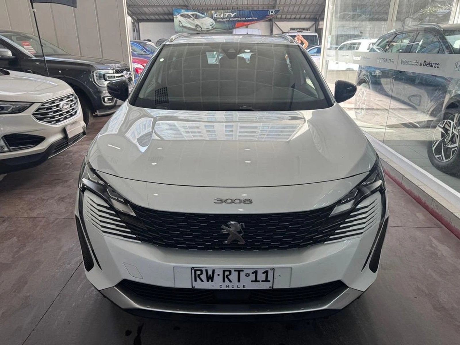 Peugeot 3008 PURETECH 1.2L 2022 - Foto 2 de 11