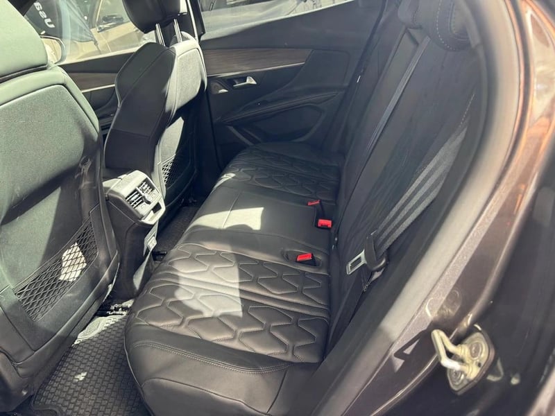 Peugeot 3008 GT HYBRID4 300 eEAT8 2025 - Imagen 15 de 18