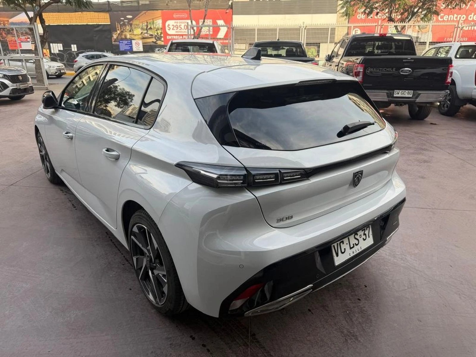 Peugeot 308 Allure Pack BlueHDi 130 EAT8 2025 - Imagen 6 de 14