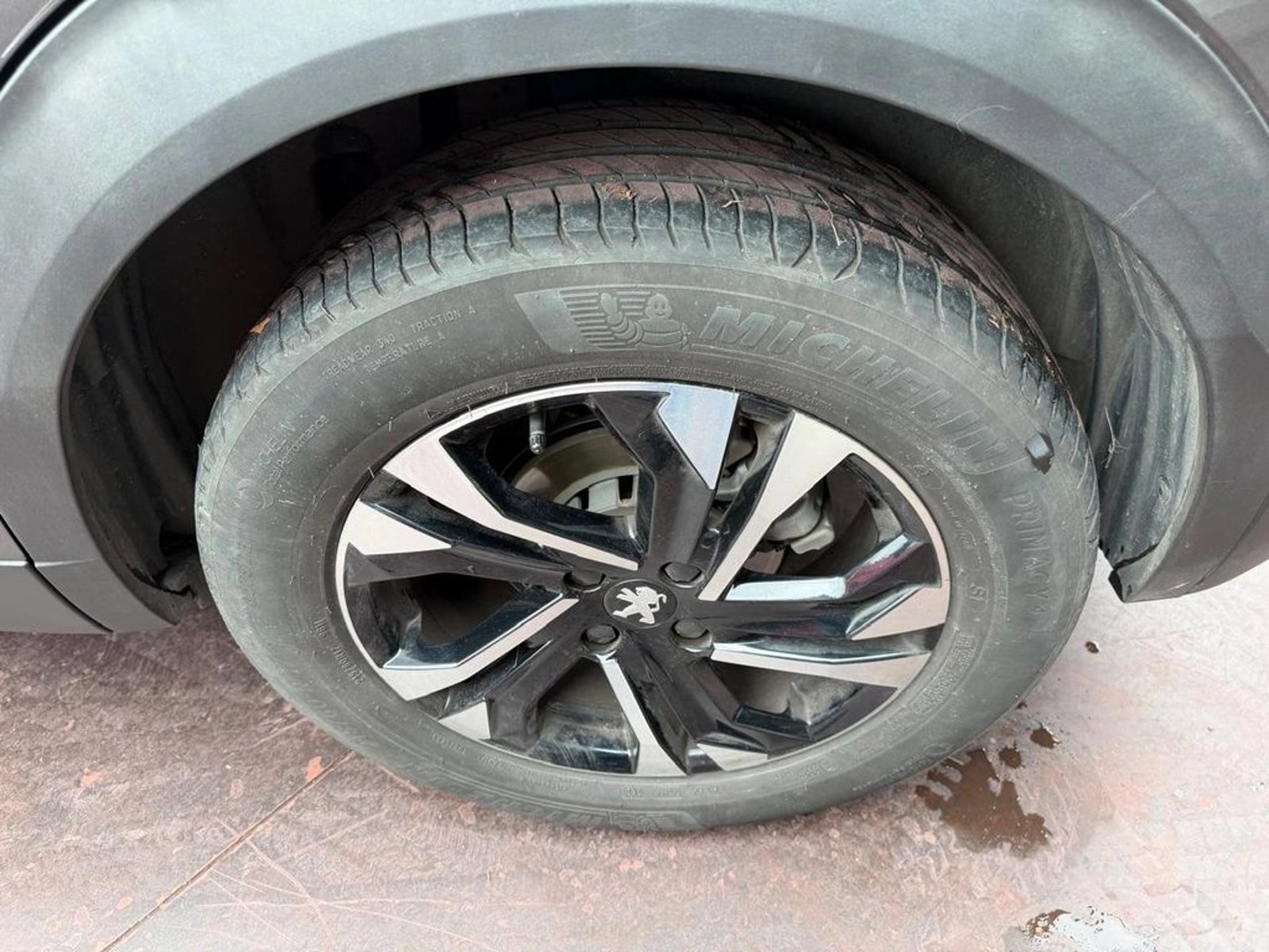 Peugeot 2008 ALLURE BLUE HDI 130 EAT8 1.5 AUT 2022 - Imagen 8 de 14