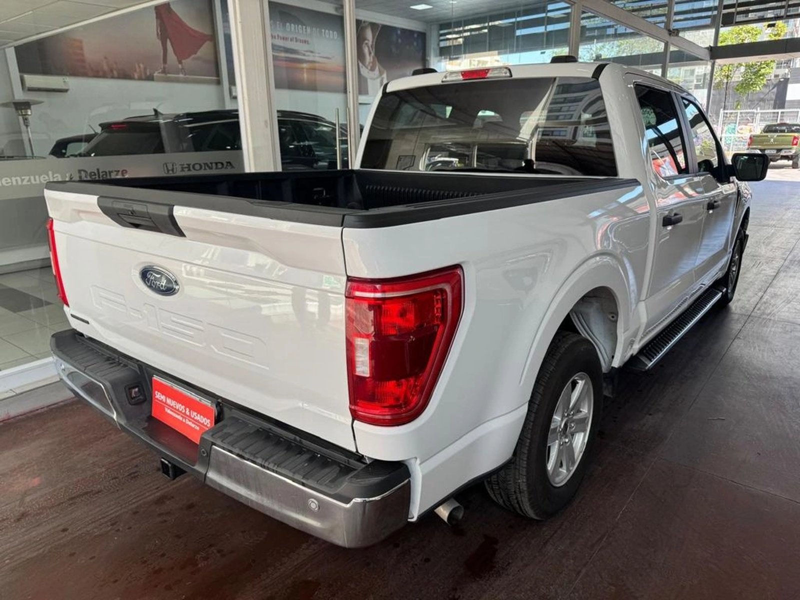 Ford F-150 XLT 3.3 AUT 4X2 2024 - Foto 4 de 13