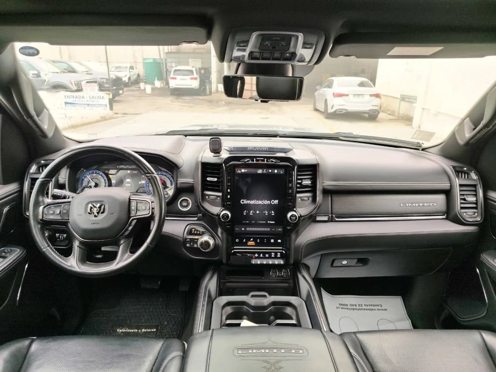 RAM 1500 LIMITED 5.7 AUT 2023 - Imagen 12 de 20