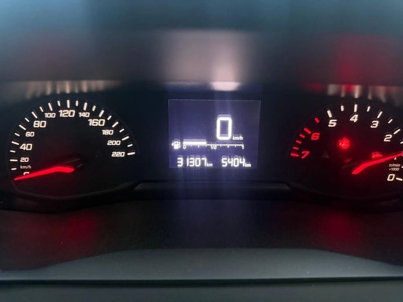Peugeot 208 75 HP MT 1.2 2023 - Imagen 8 de 12