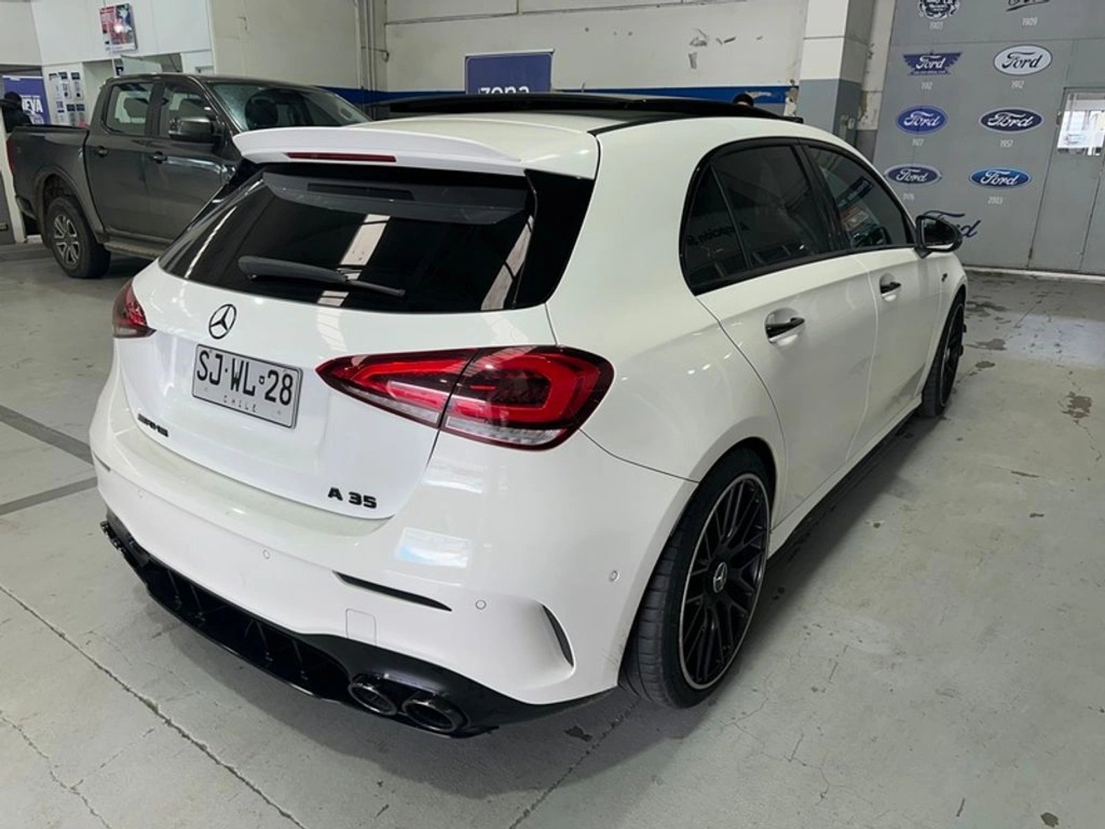 Mercedes-Benz A 35 AMG 4MATC HB 4x4 2.0 AUT 2023 - Imagen 4 de 9