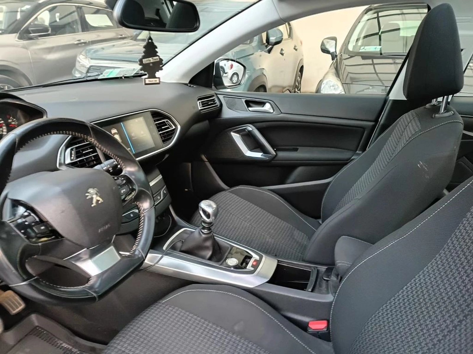 PEUGEOT 308 Allure pack 1.6 BlueHDi 120 HP 2018 - Imagen 11 de 20