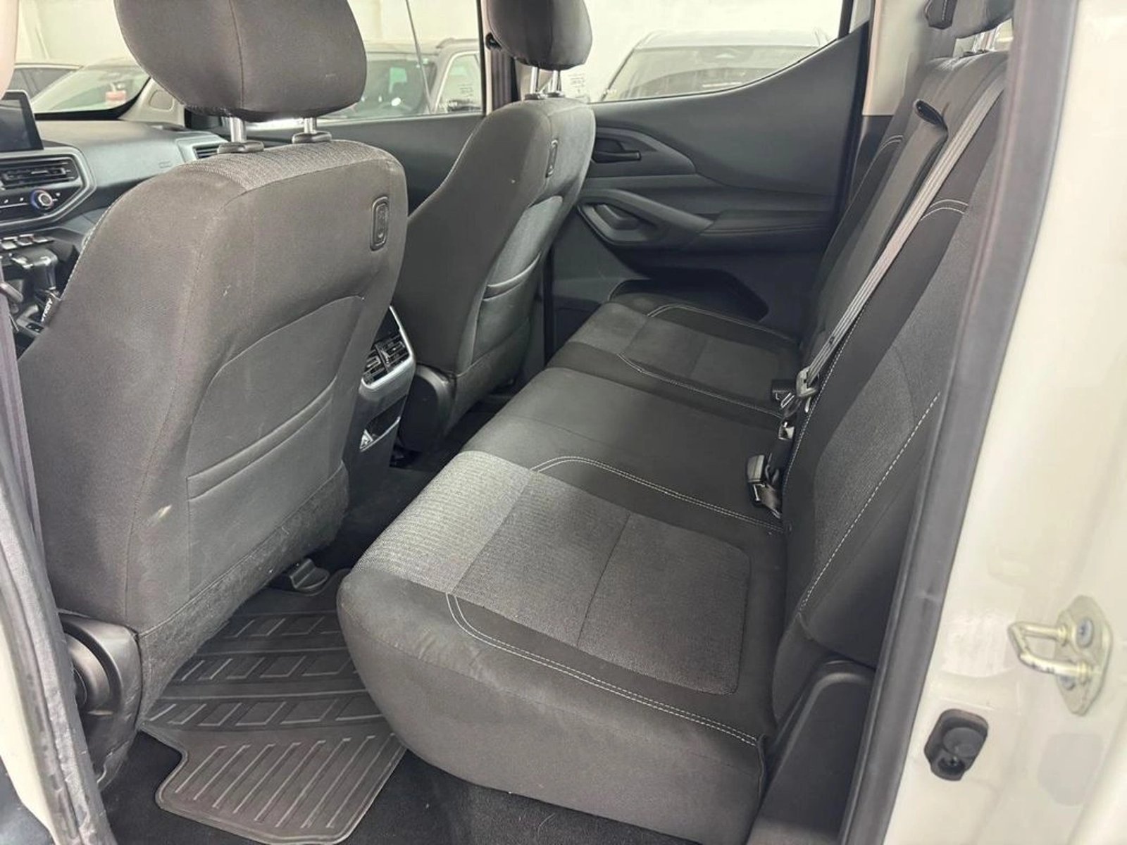 PEUGEOT LANDTREK Active BlueHDi 180 4x4 AT 2025 - Imagen 13 de 17