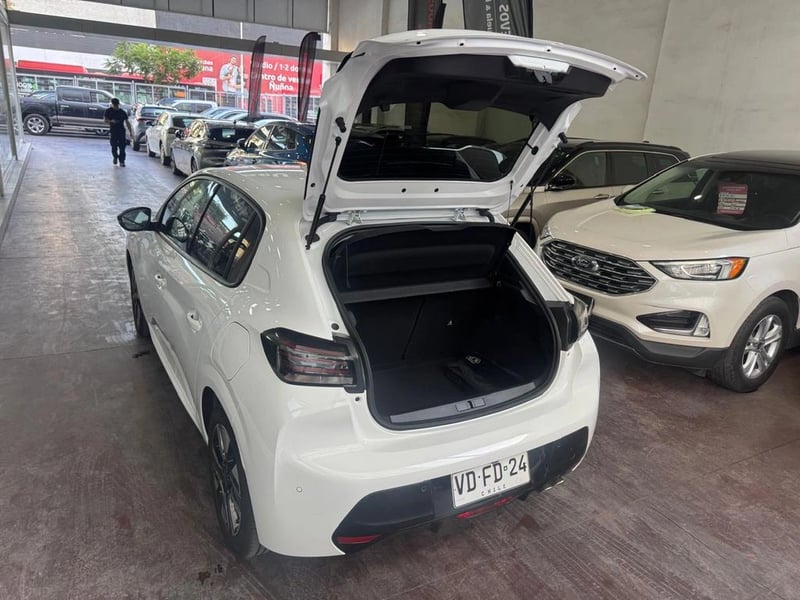 Peugeot 208 ALLURE 2025 - Imagen 7 de 12