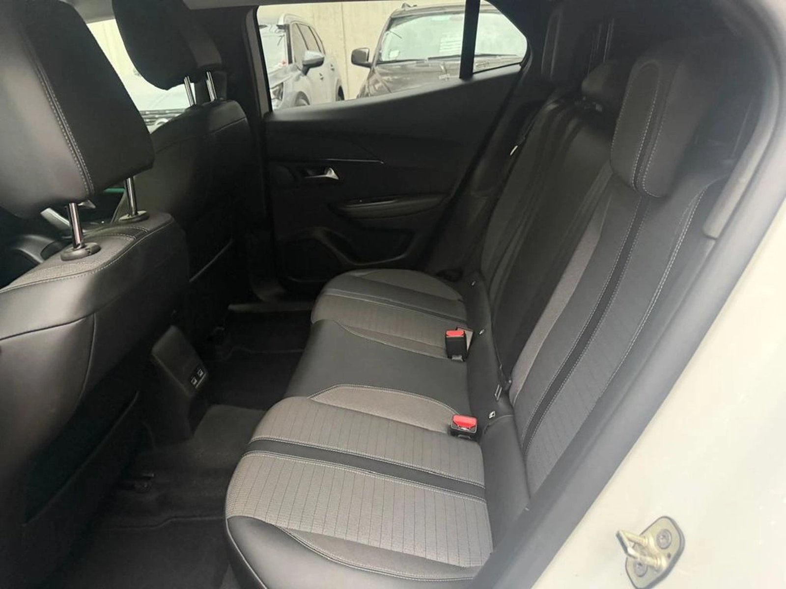 Peugeot 2008 PURETECH 130 1.2 2021 - Imagen 13 de 13