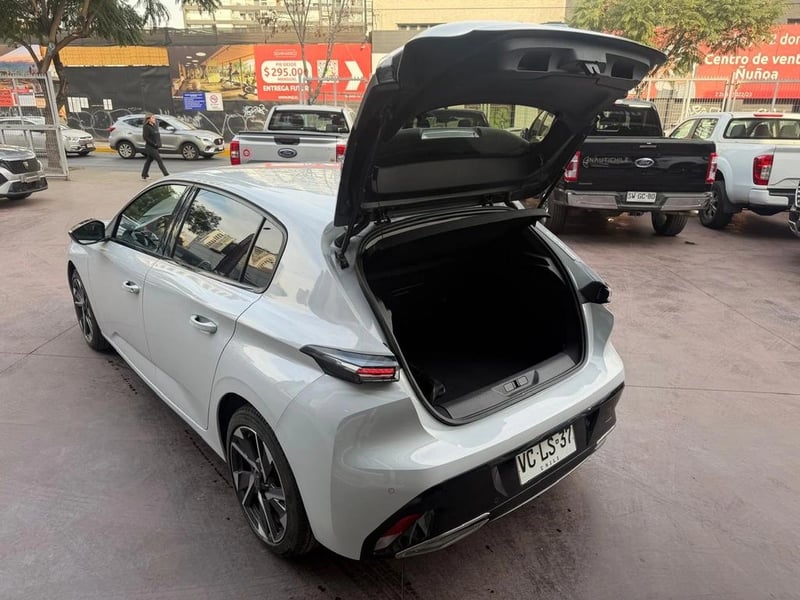Peugeot 308 Allure Pack BlueHDi 130 EAT8 2025 - Imagen 7 de 14