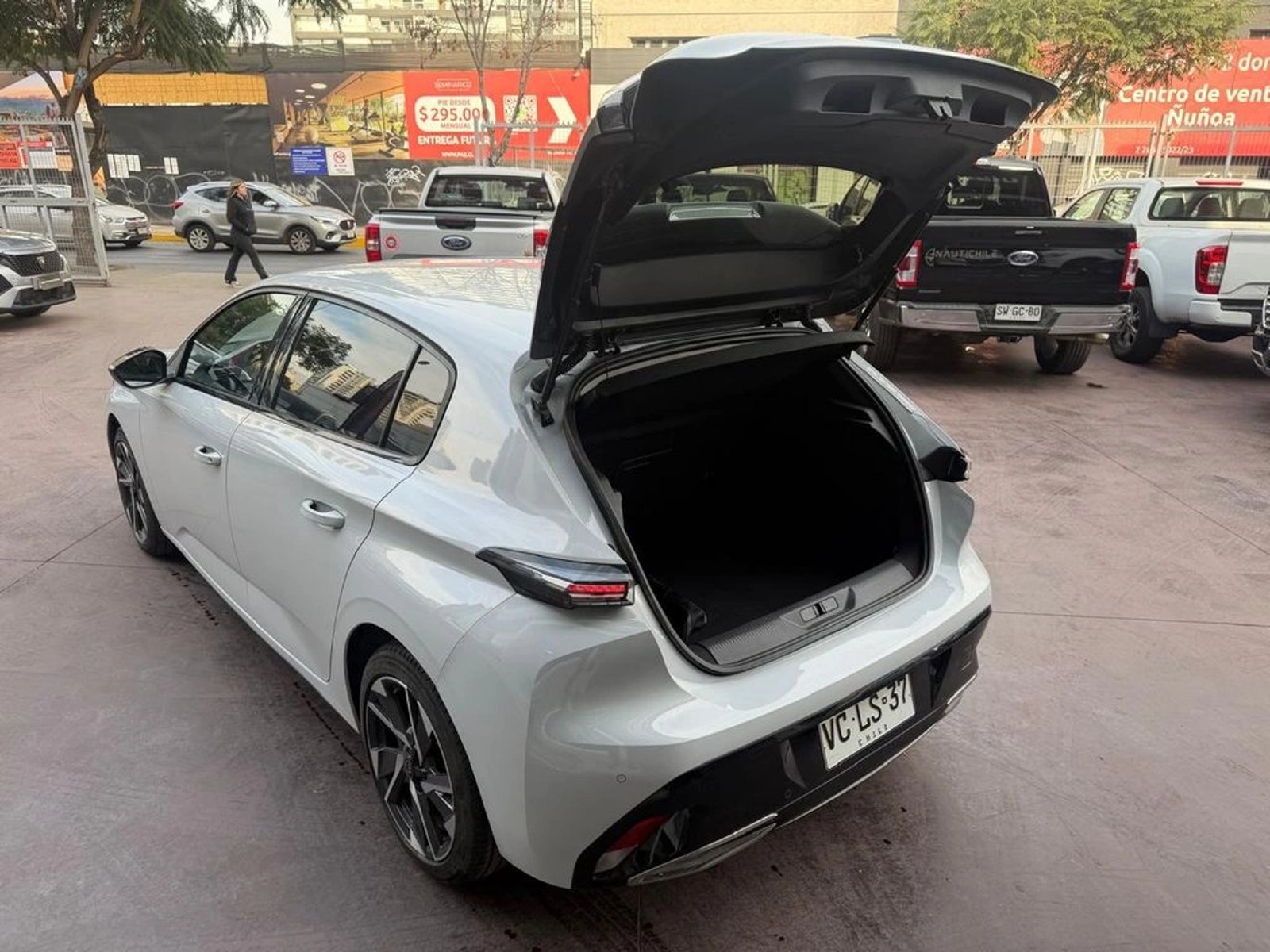 Peugeot 308 Allure Pack BlueHDi 130 EAT8 2025 - Imagen 7 de 14