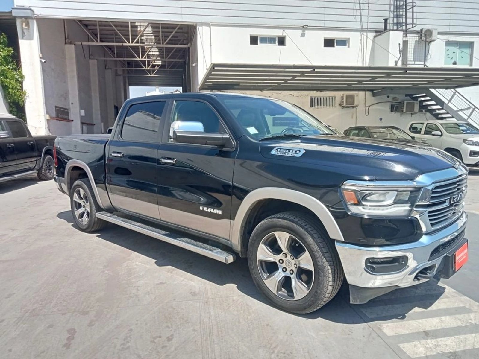 RAM 1500 Laramie 2020 - Foto 3 de 18