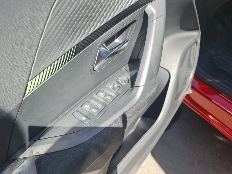 Peugeot 2008 MCA Active Puretech 130 2025 - Imagen 16 de 16